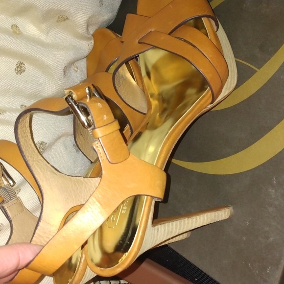 Coach Dani women's tan strap platform heels sz 9B - Picture 12 of 17